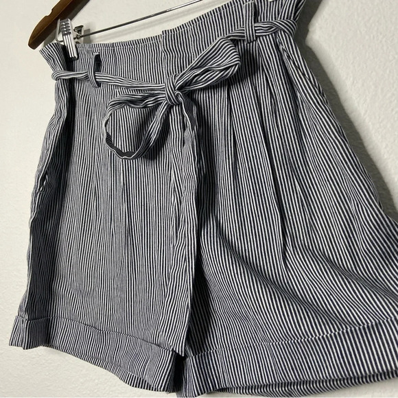 Striped Trouser Shorts Medium High Rise Tie Waist Romeo Juliet Coquette Preppy - Picture 4 of 16